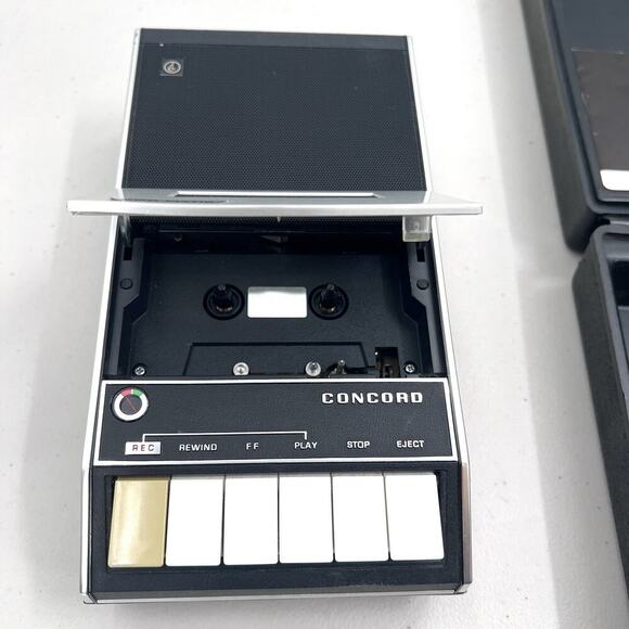 Vintage Concord Model F-60 Cassette Tape Recorder With Microphone Manual & Case - Picture 2 of 7